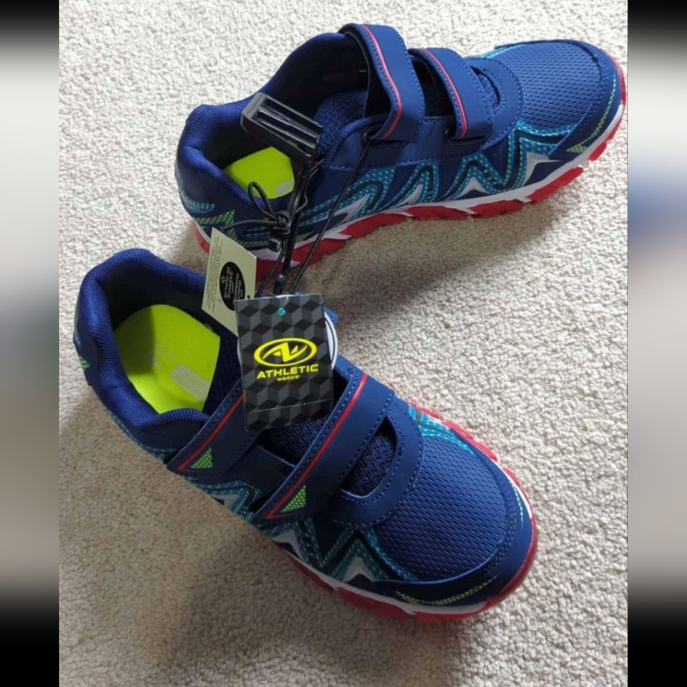 Athletics Works, youth size 6 running shoe Brand New with tags, blue color